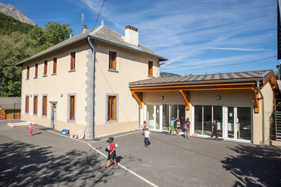 <p>cour de l'école</p>